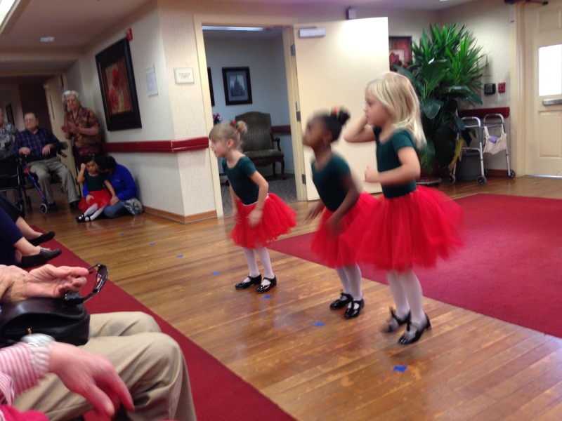 2012/12(Dec)/10(Before Christmas Fun)/800x600_2012-12-01 18 Sydney Dance Recital.jpg